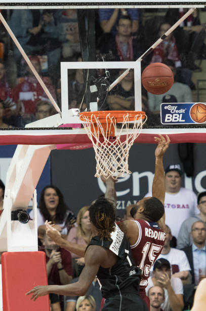 2张红牌！连扳4球！山东泰山：史诗级逆转，神奇替补拯救崔康熙！.